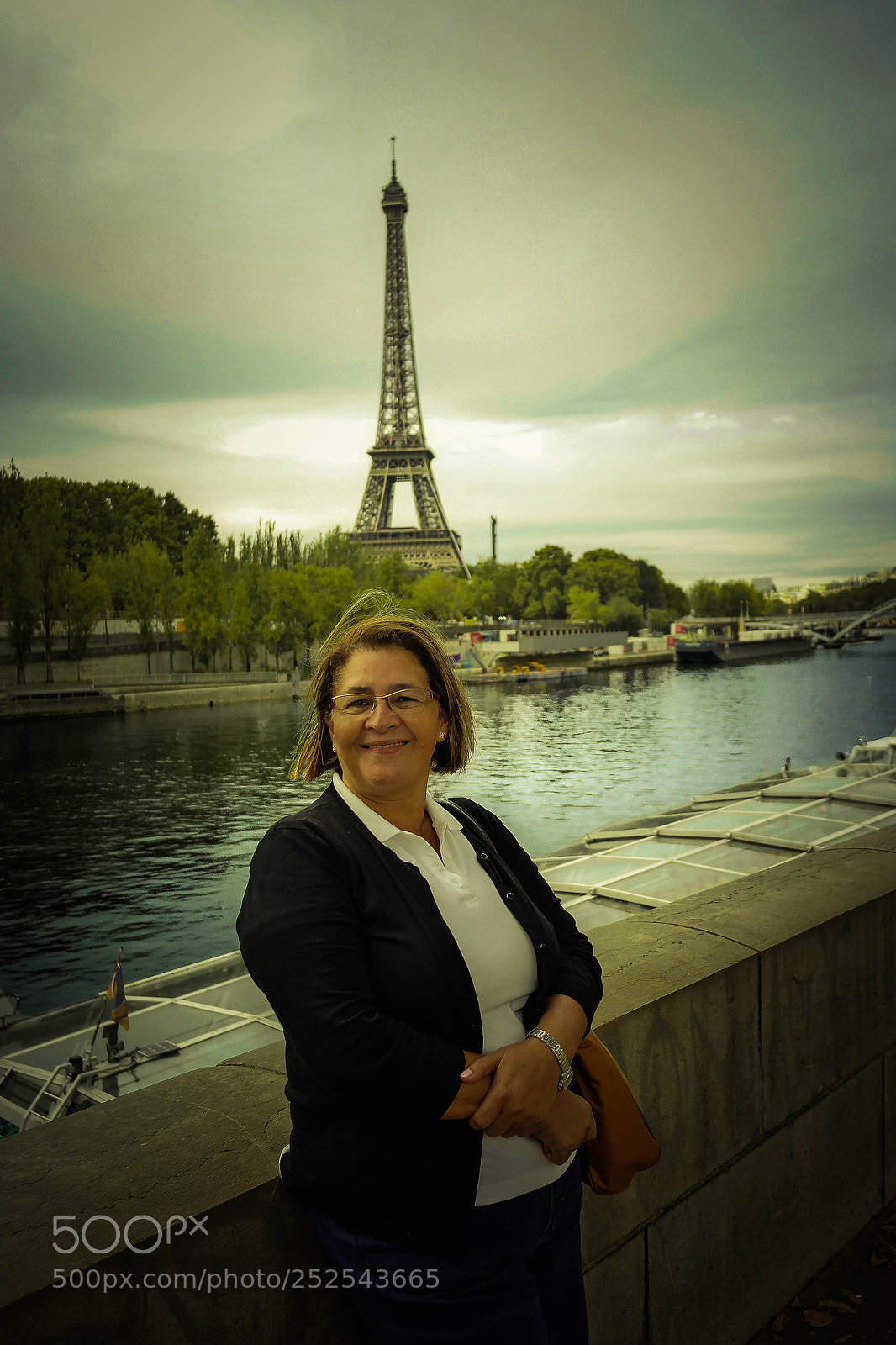 Samsung NX2000 sample photo. Paris photography