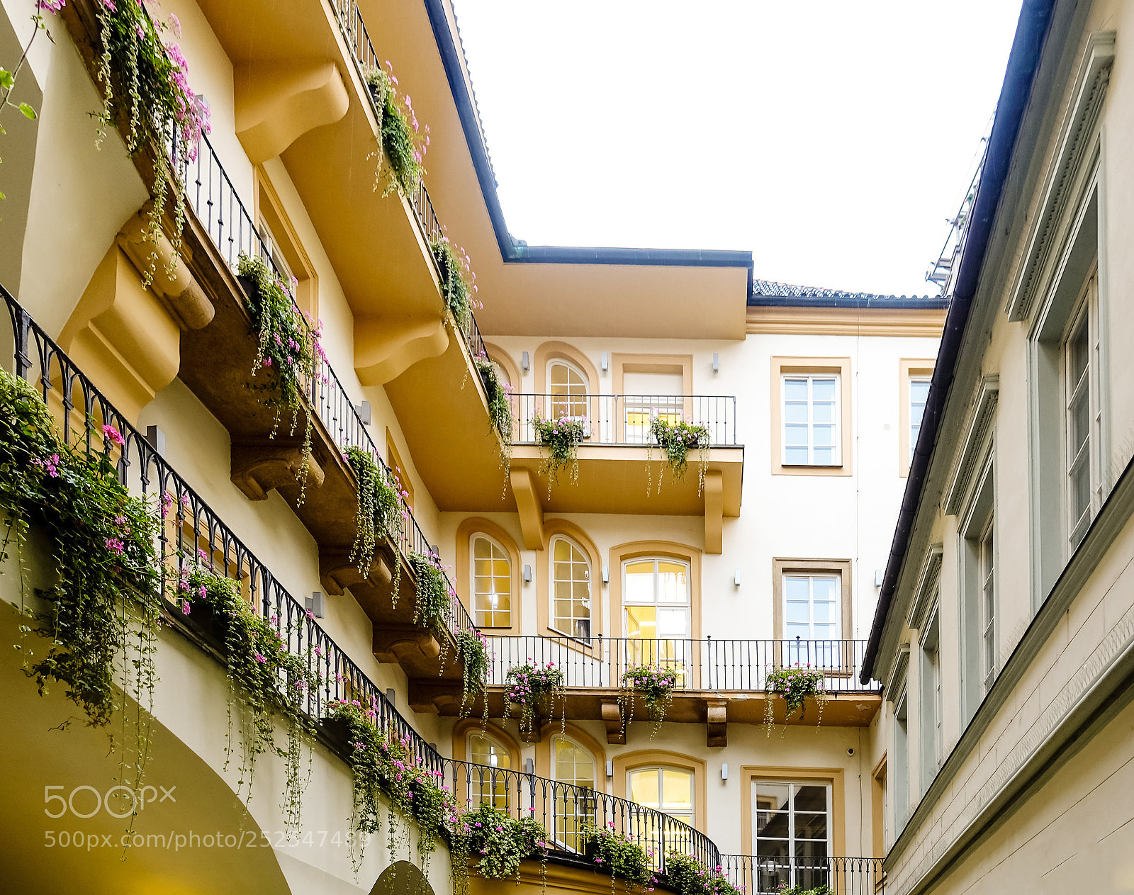 Sony Cyber-shot DSC-RX100 IV sample photo. Old town ancient architecture photography