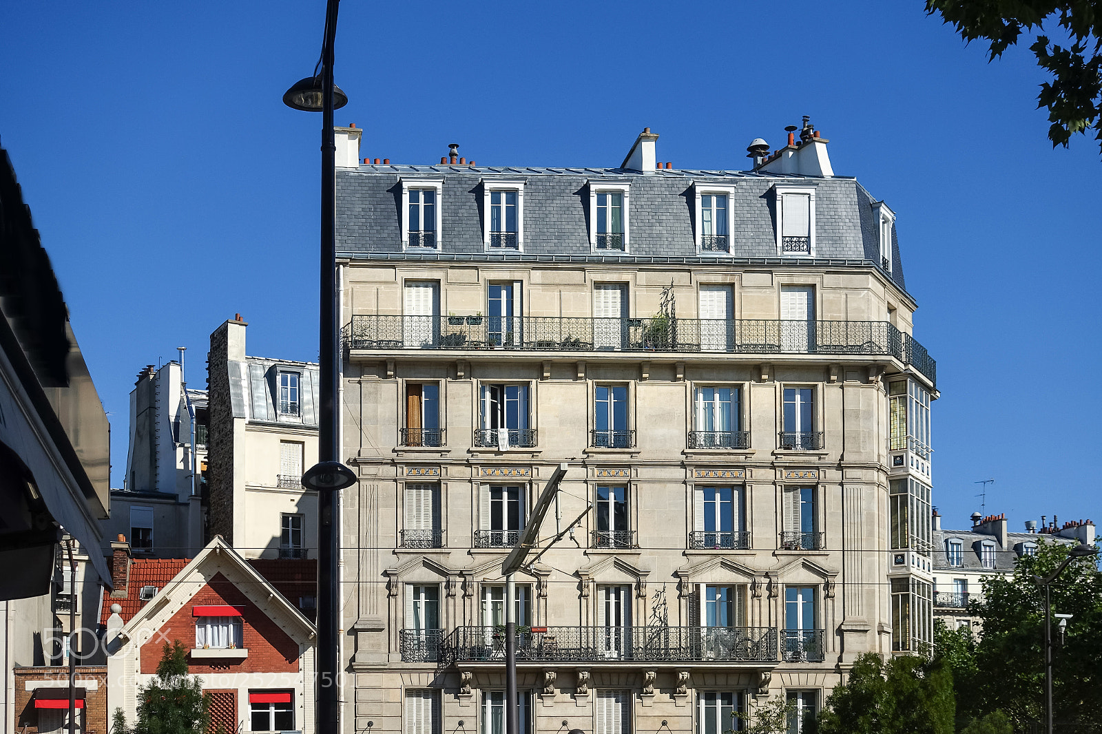 Sony Cyber-shot DSC-RX100 IV sample photo. Old-fashioned building in paris photography