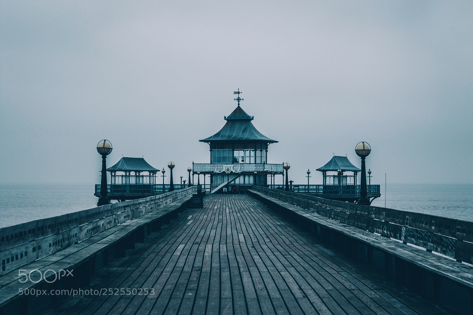 Canon EOS 7D Mark II sample photo. Clevedon pier photography
