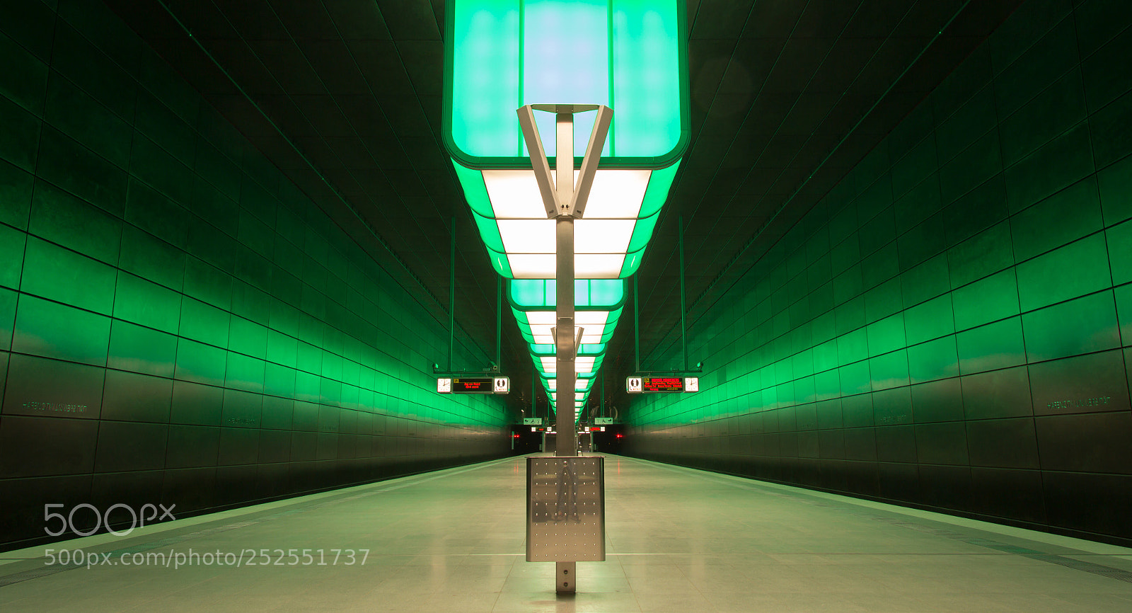 Canon EOS 60D sample photo. Underground in colors photography