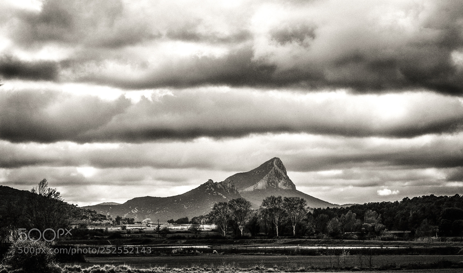 Canon EOS 5D Mark IV sample photo. Pic saint loup photography