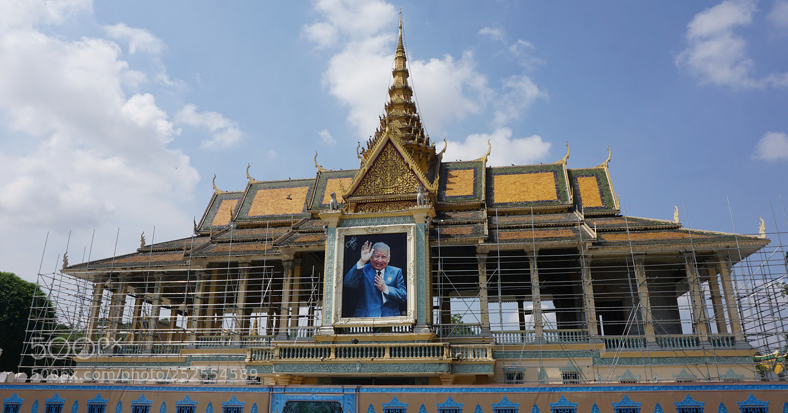 Sony a6000 sample photo. Phnom penh temple photography