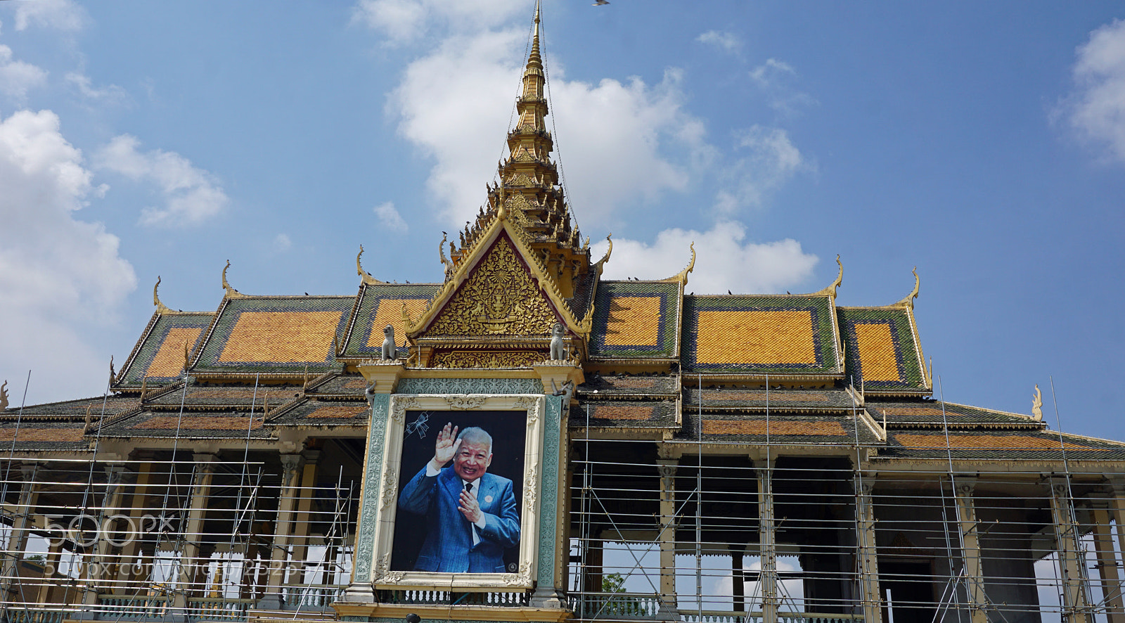 Sony a6000 sample photo. Phnom penh temple photography