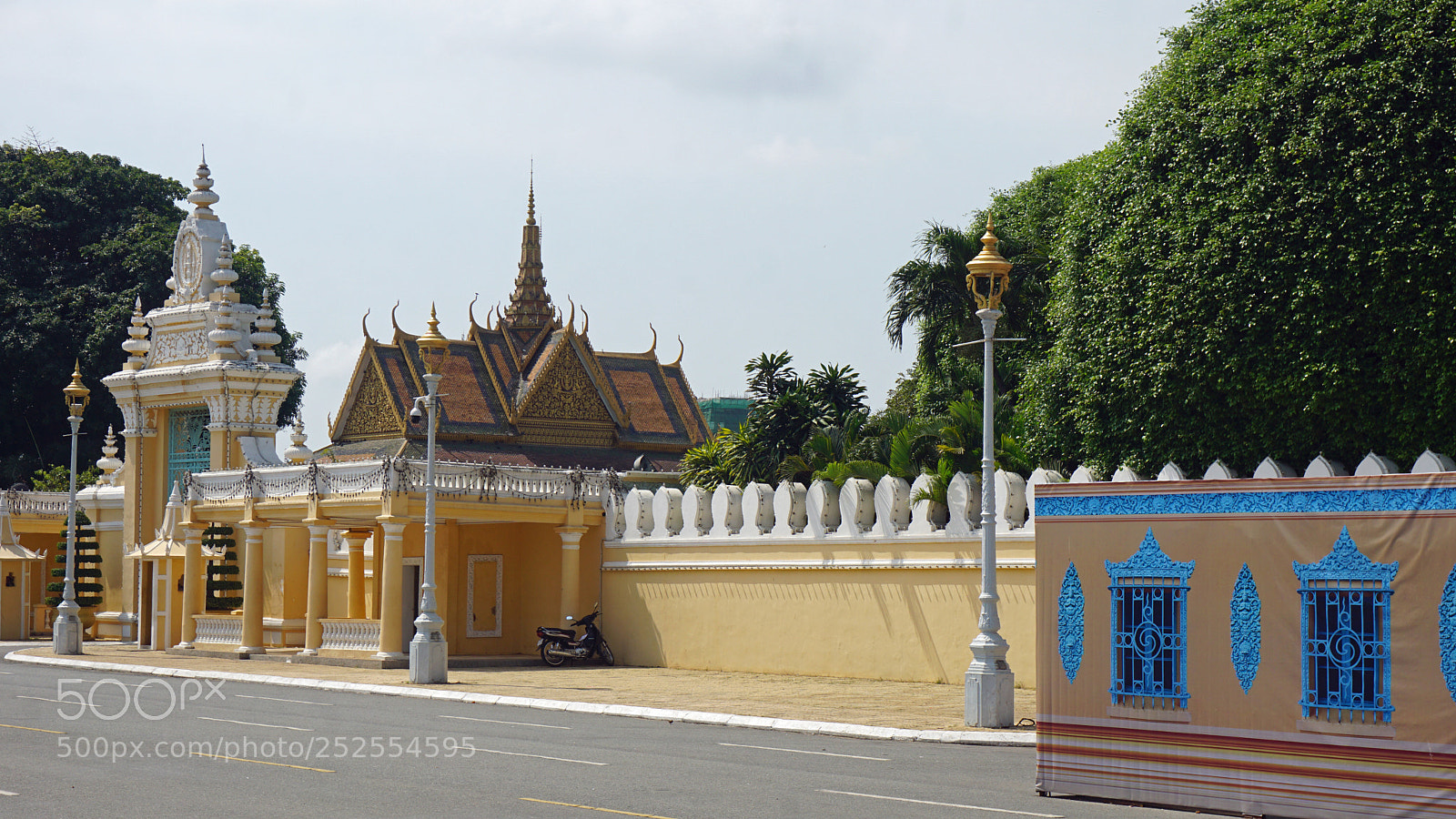 Sony a6000 sample photo. Phnom penh temple photography