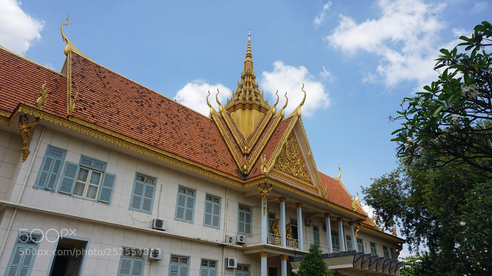 Sony a6000 sample photo. Building in phnom penh photography