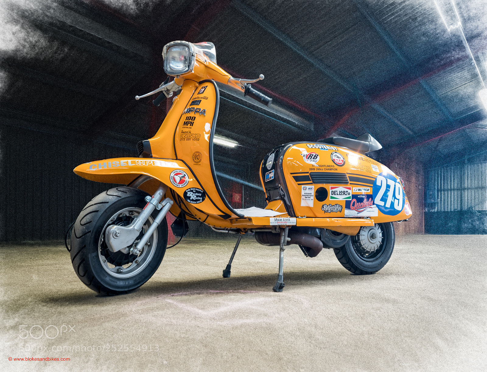 Olympus OM-D E-M1 Mark II sample photo. Lambretta gp225 photography