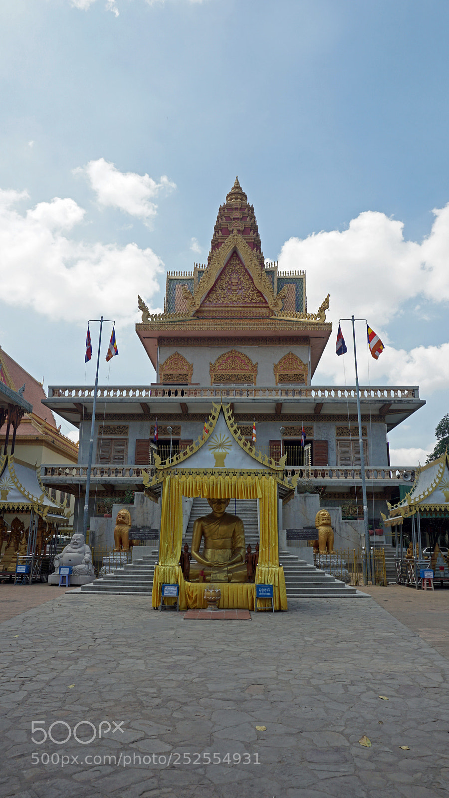 Sony a6000 sample photo. Phnom penh temple photography