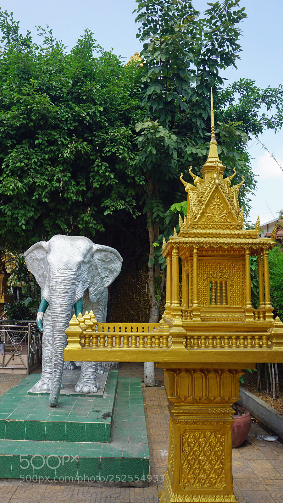 Sony a6000 sample photo. Phnom penh temple photography