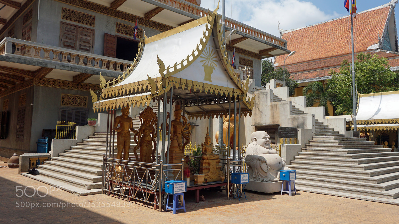 Sony a6000 sample photo. Phnom penh temple photography