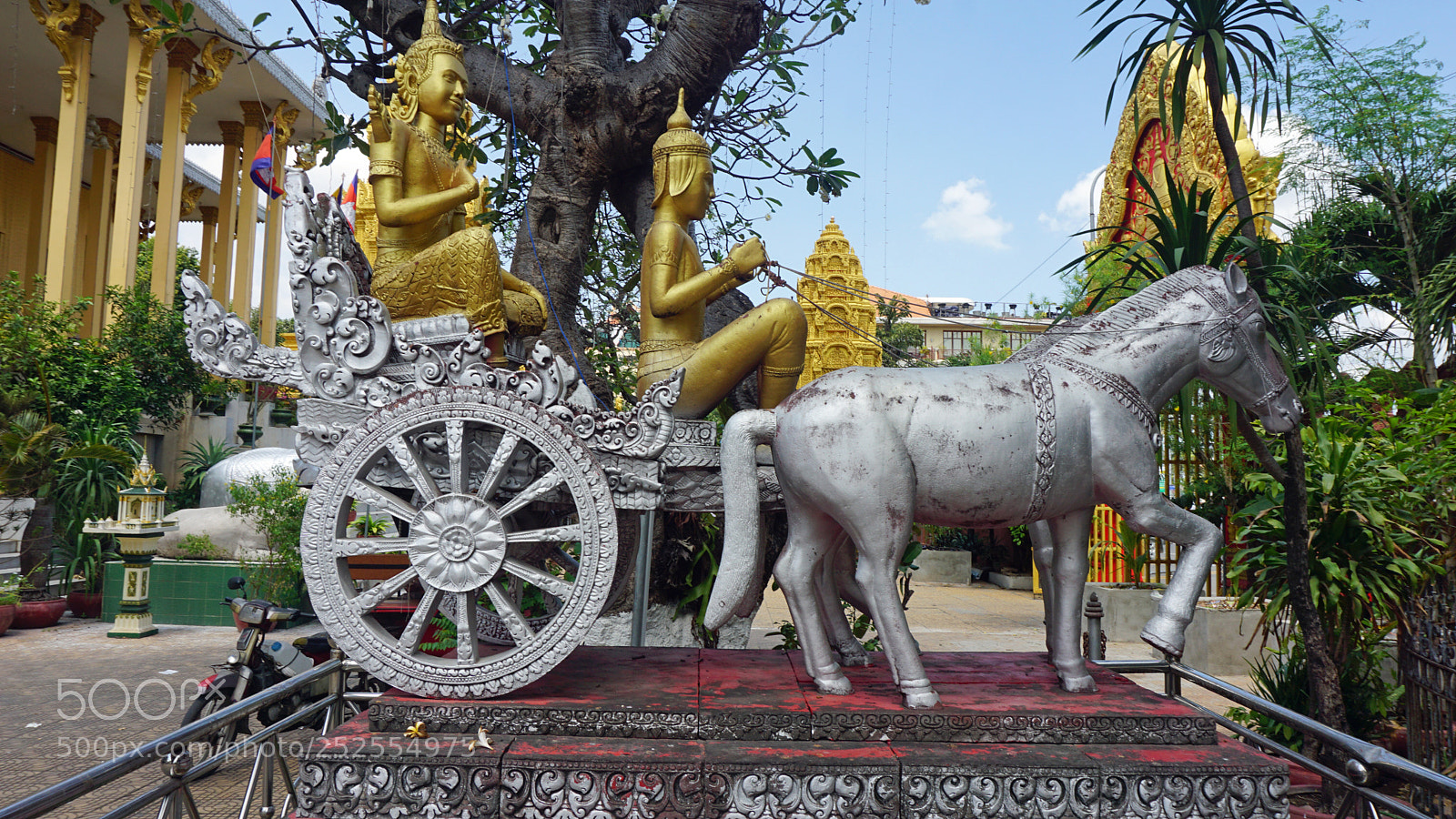 Sony a6000 sample photo. Phnom penh temple photography