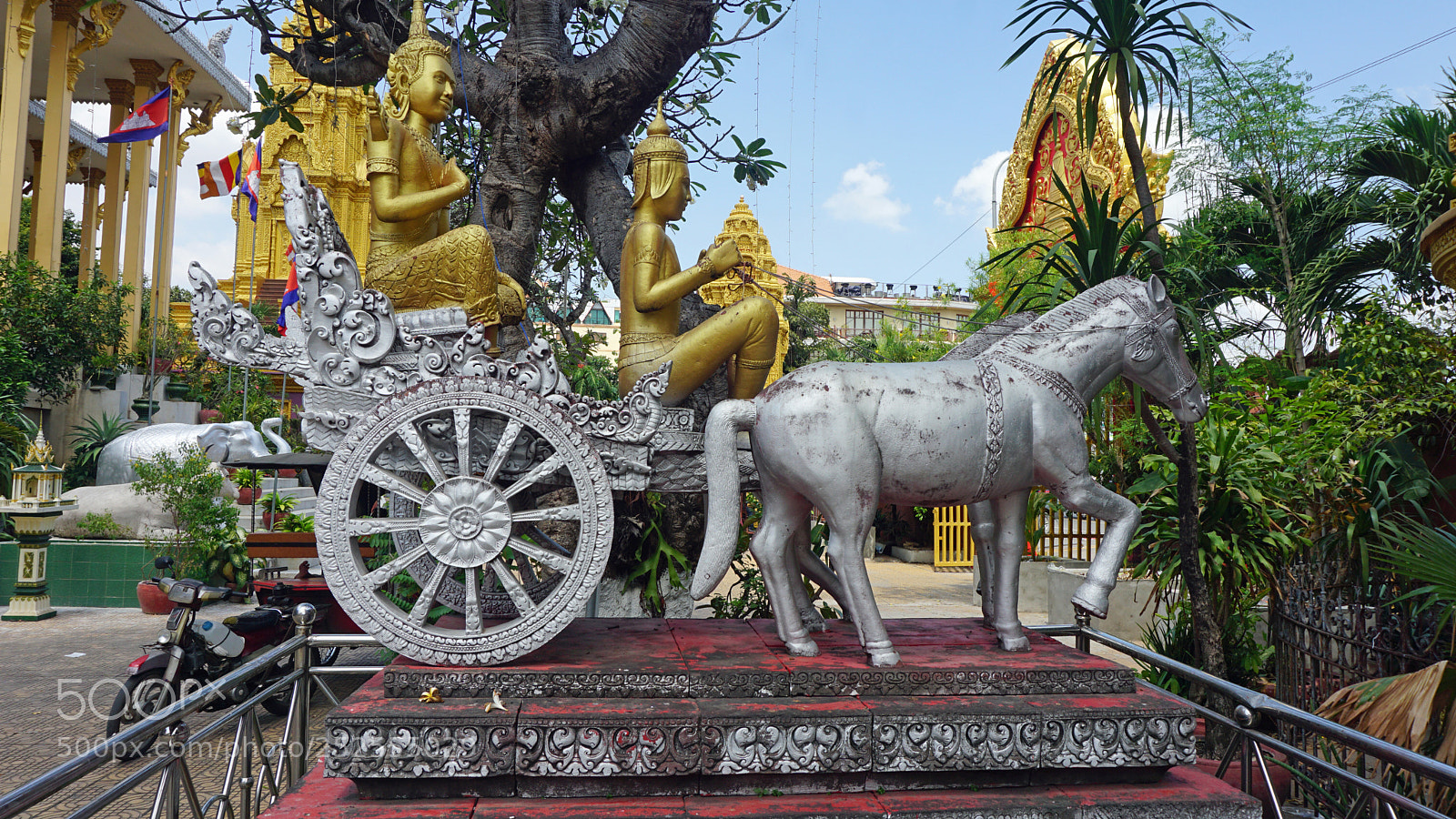 Sony a6000 sample photo. Phnom penh temple photography