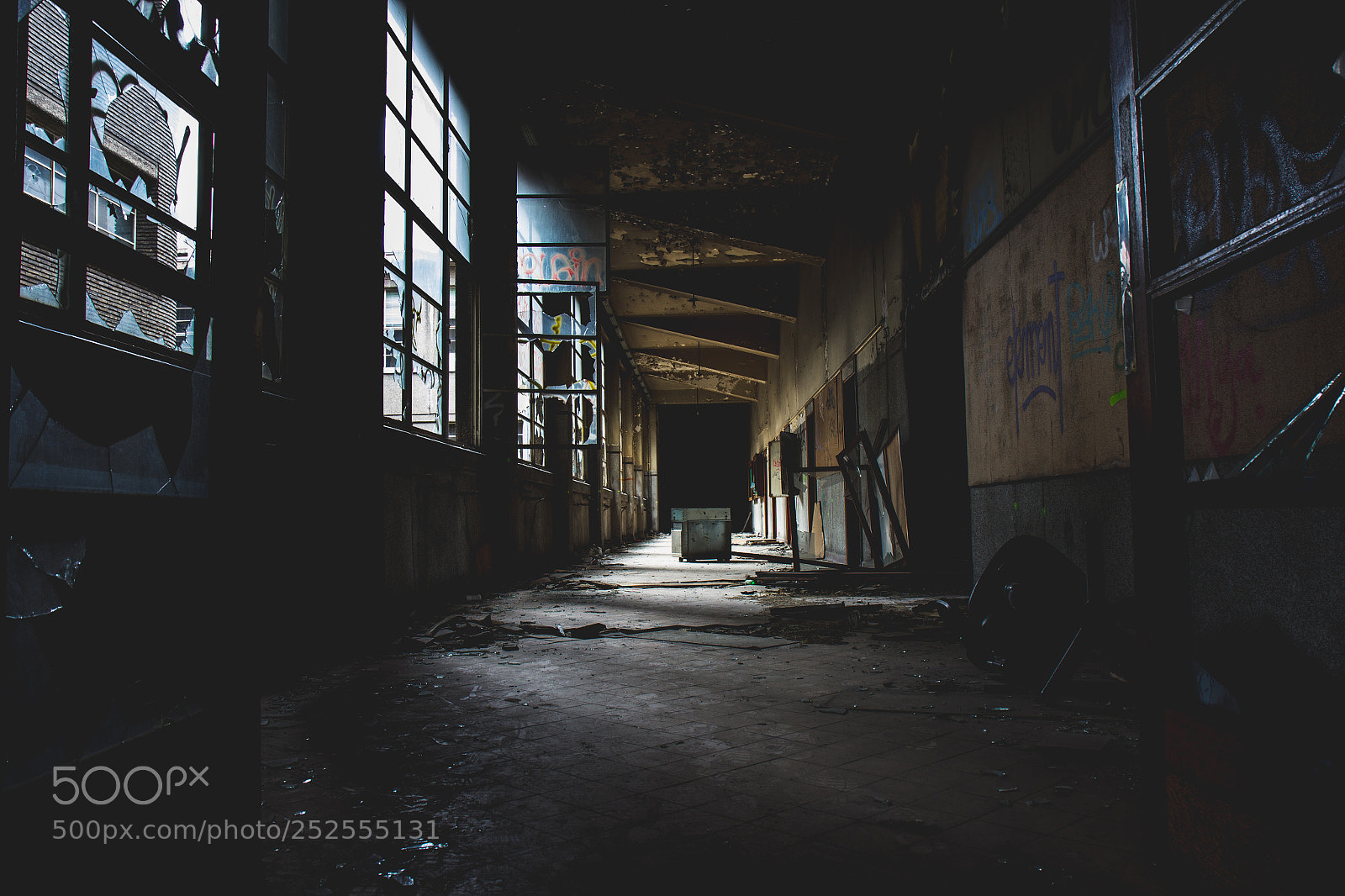Canon EOS 600D (Rebel EOS T3i / EOS Kiss X5) sample photo. Corridor photography
