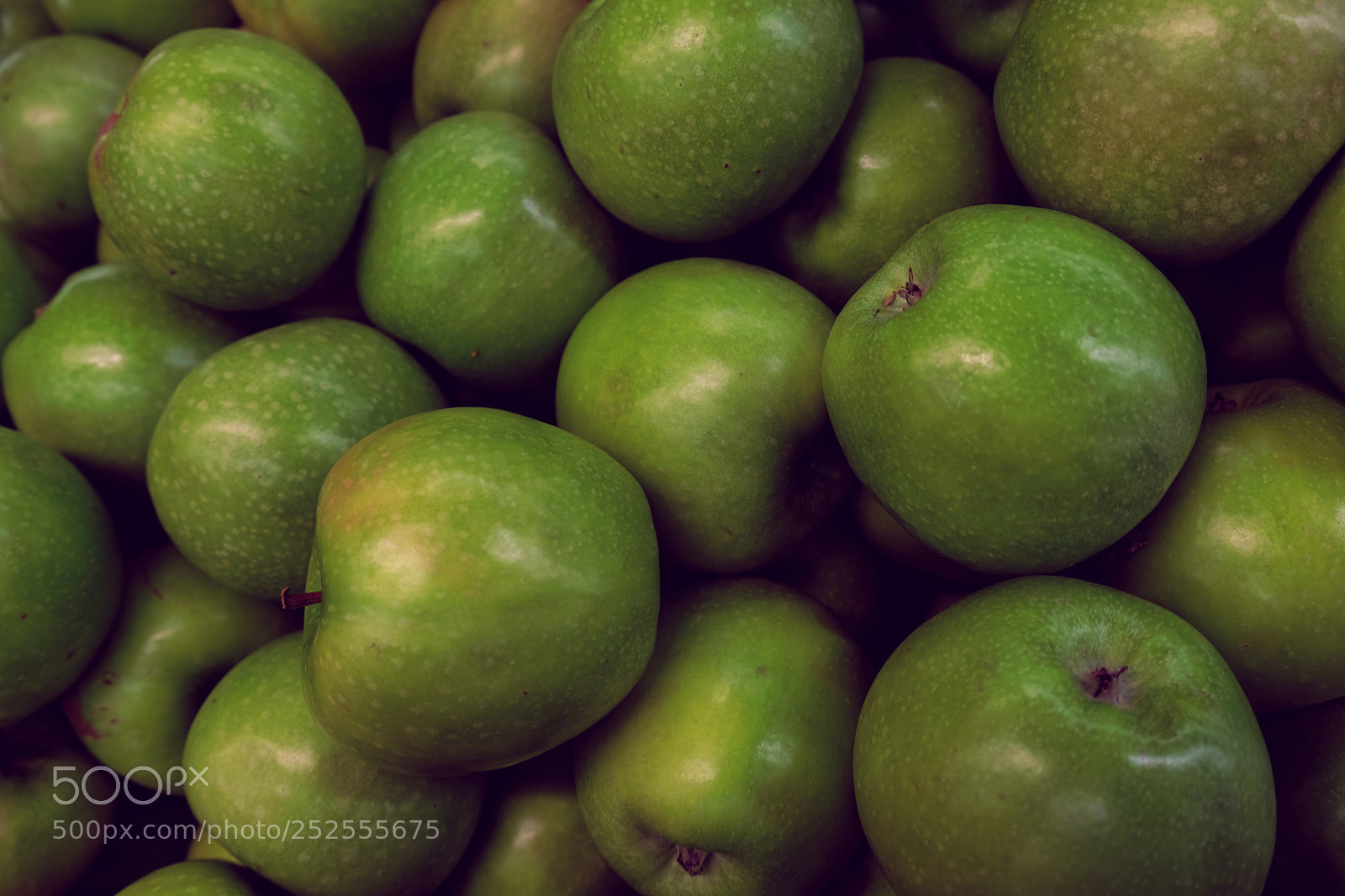 Fujifilm X-T20 sample photo. Tasty green apples close photography