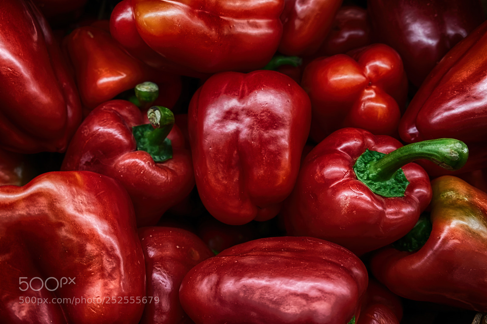 Fujifilm X-T20 sample photo. Bright red sweet peppers photography