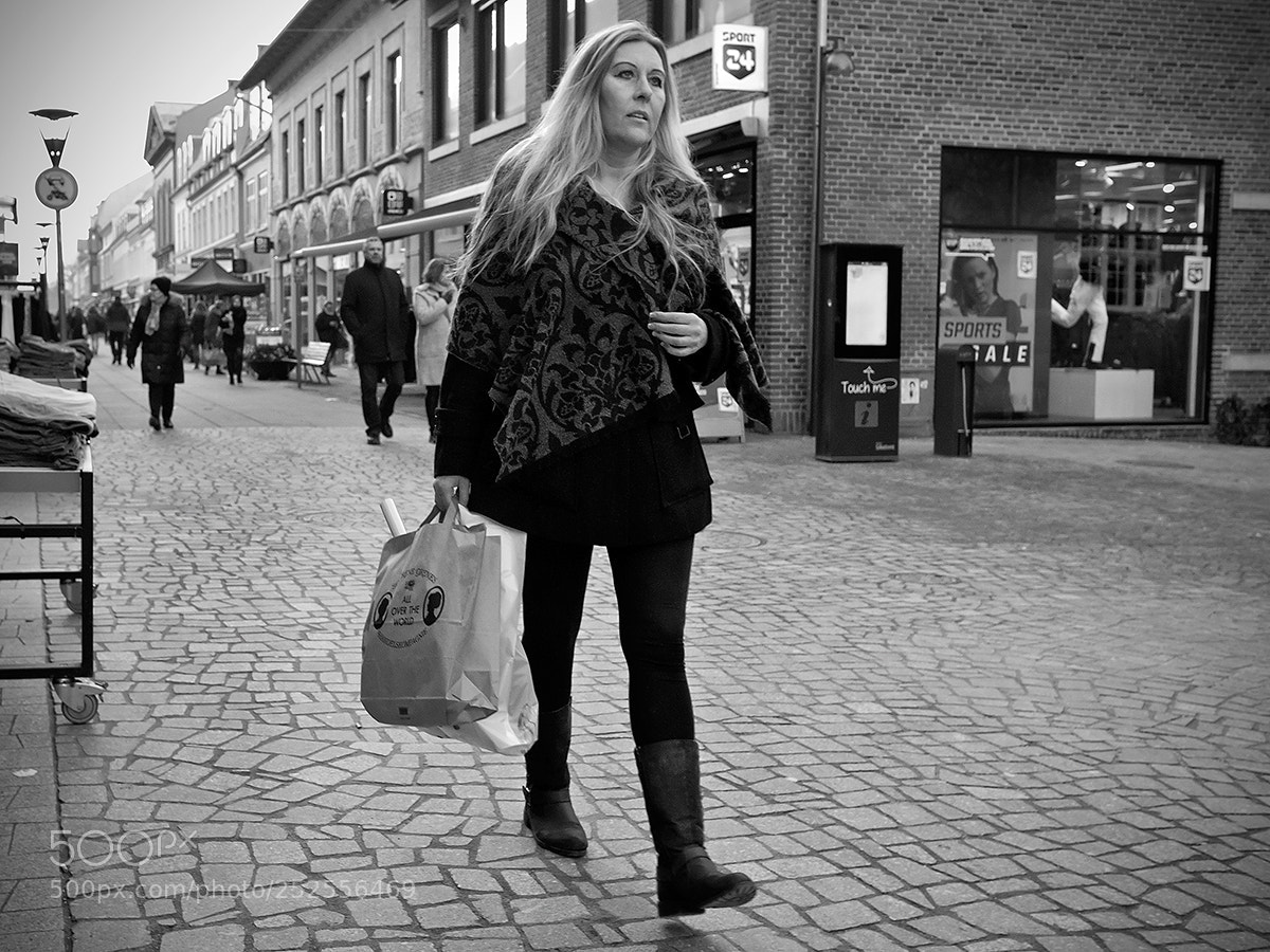 Fujifilm X-Pro2 sample photo. Friday shopper 4 photography