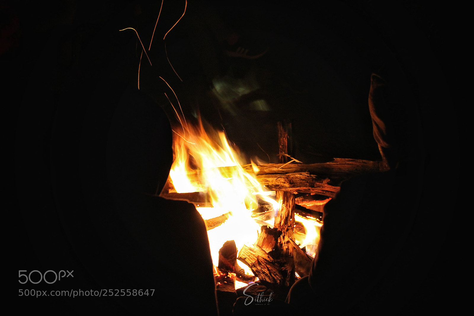 Canon EOS 1300D (EOS Rebel T6 / EOS Kiss X80) sample photo. Bonfire ? photography