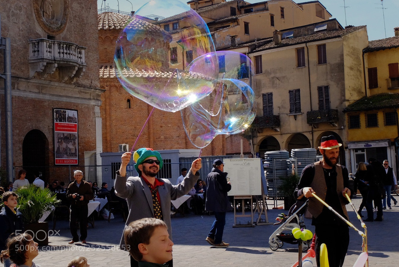 Fujifilm X30 sample photo. Bubble magic photography
