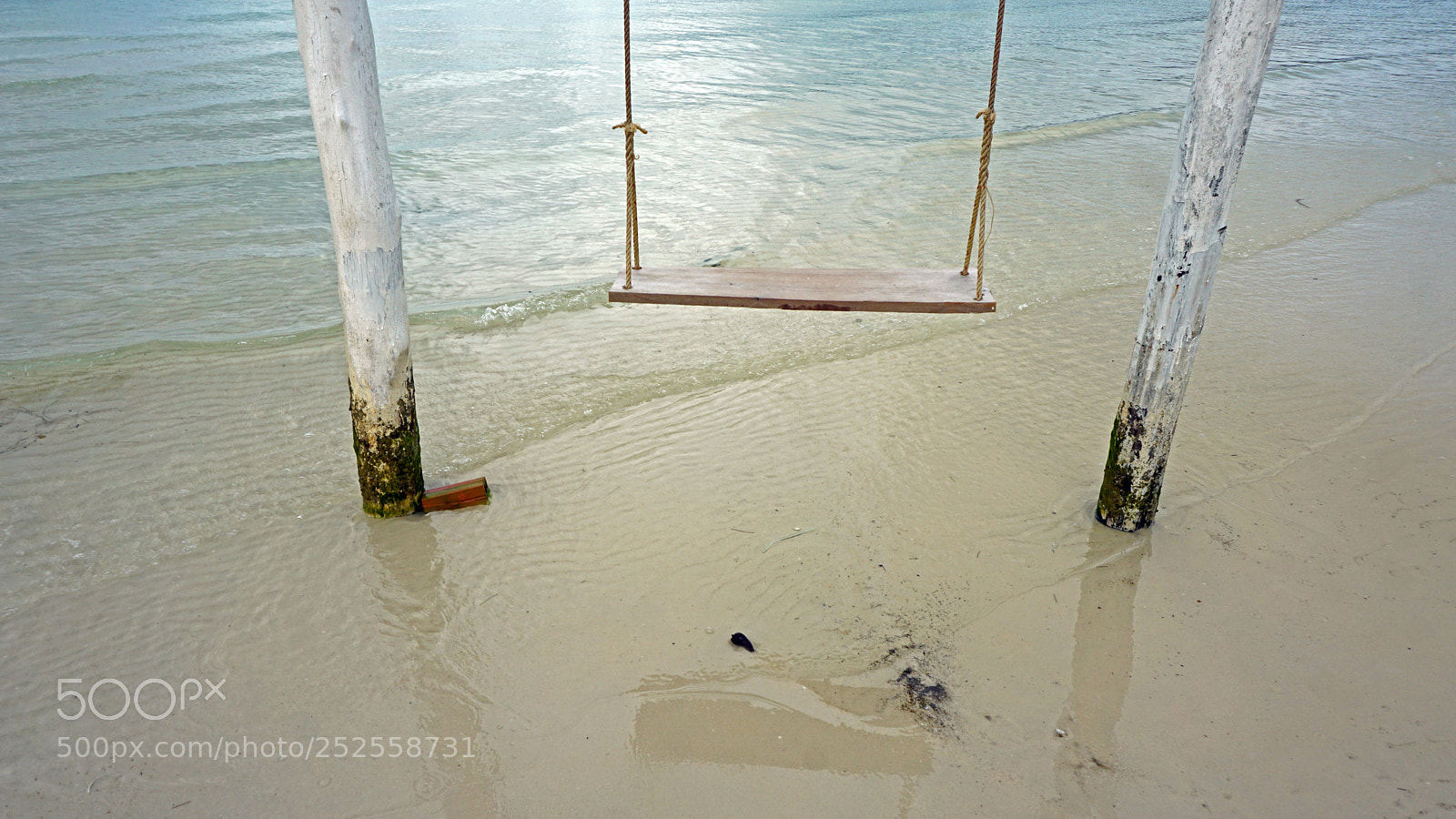Sony a6000 sample photo. Beach swing photography