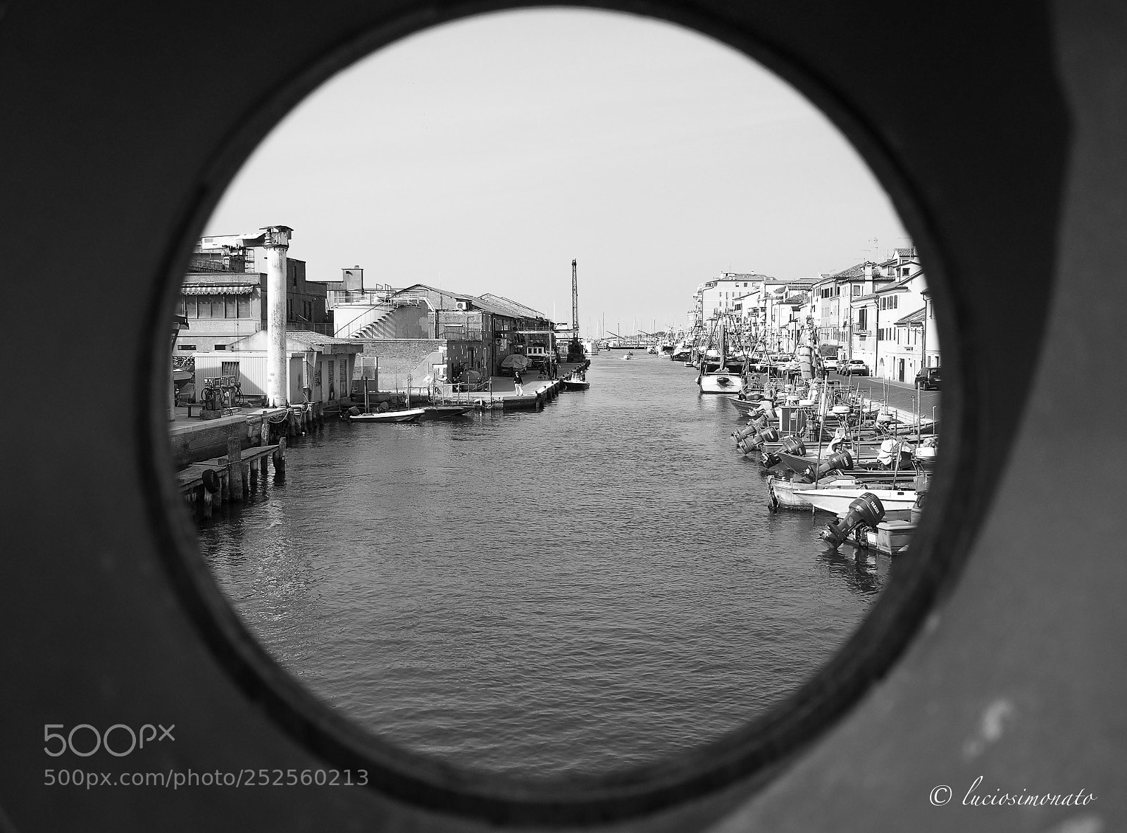 Olympus OM-D E-M5 sample photo. Hole with a view photography