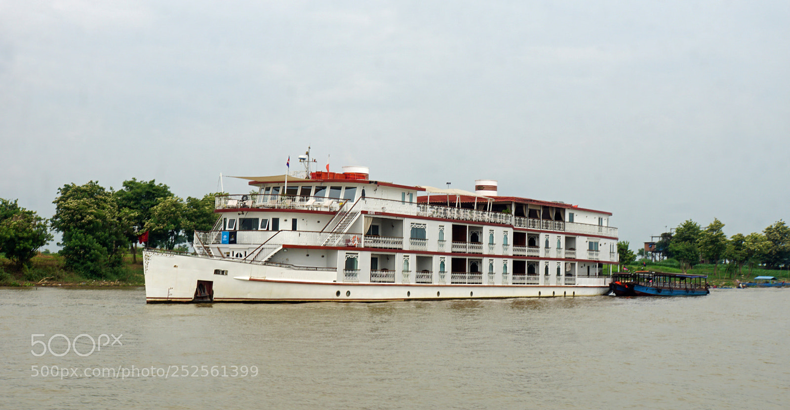 Sony a6000 sample photo. Tonle sap river druise photography