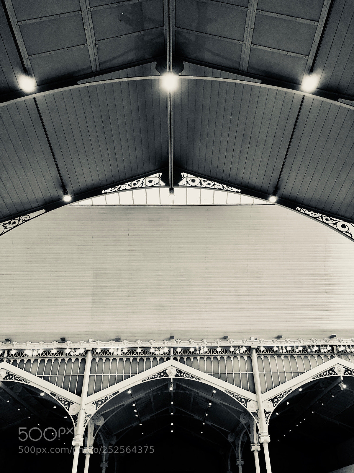 Apple iPhone X sample photo. The velasquez  pavilion  photography