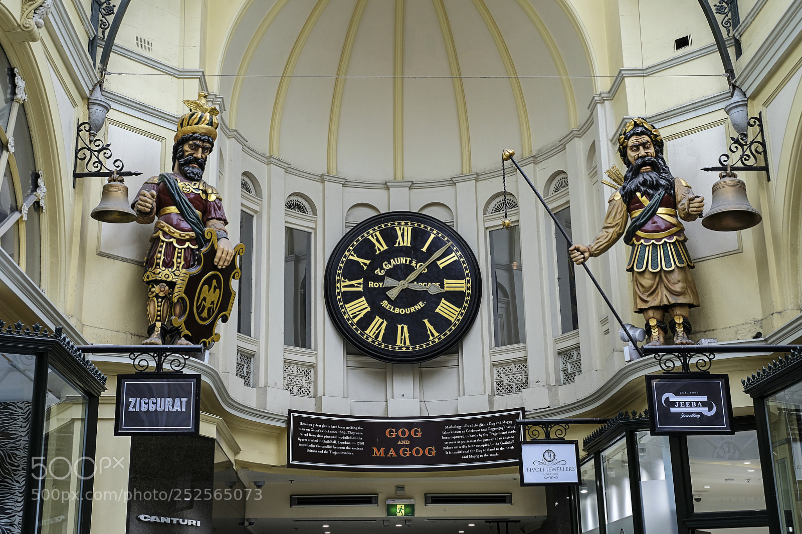 Fujifilm X-T2 sample photo. Royal arcade guards photography