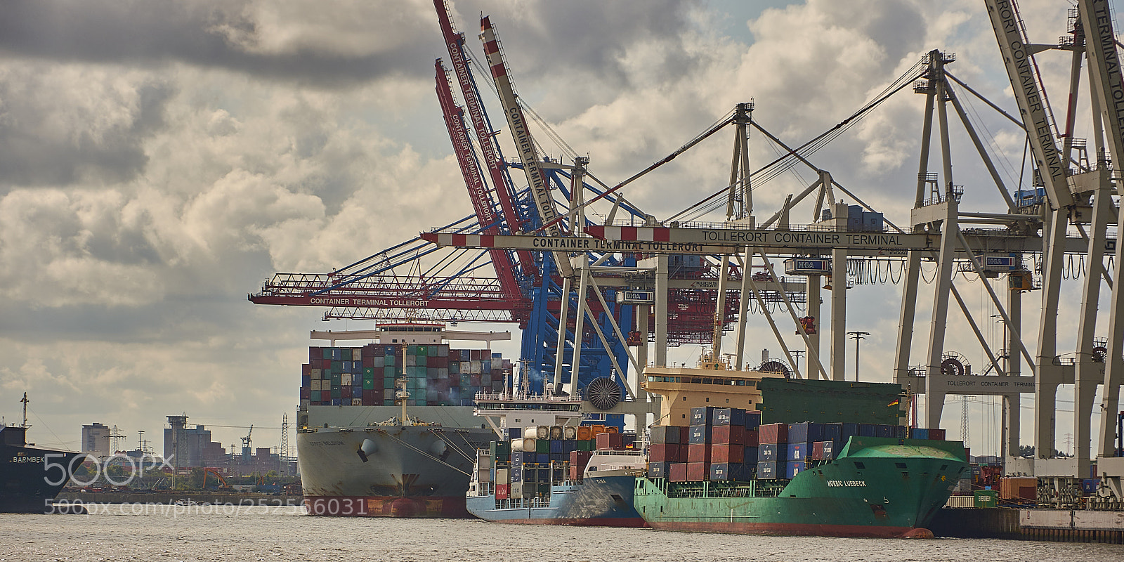 Nikon D7200 sample photo. Hamburg port photography