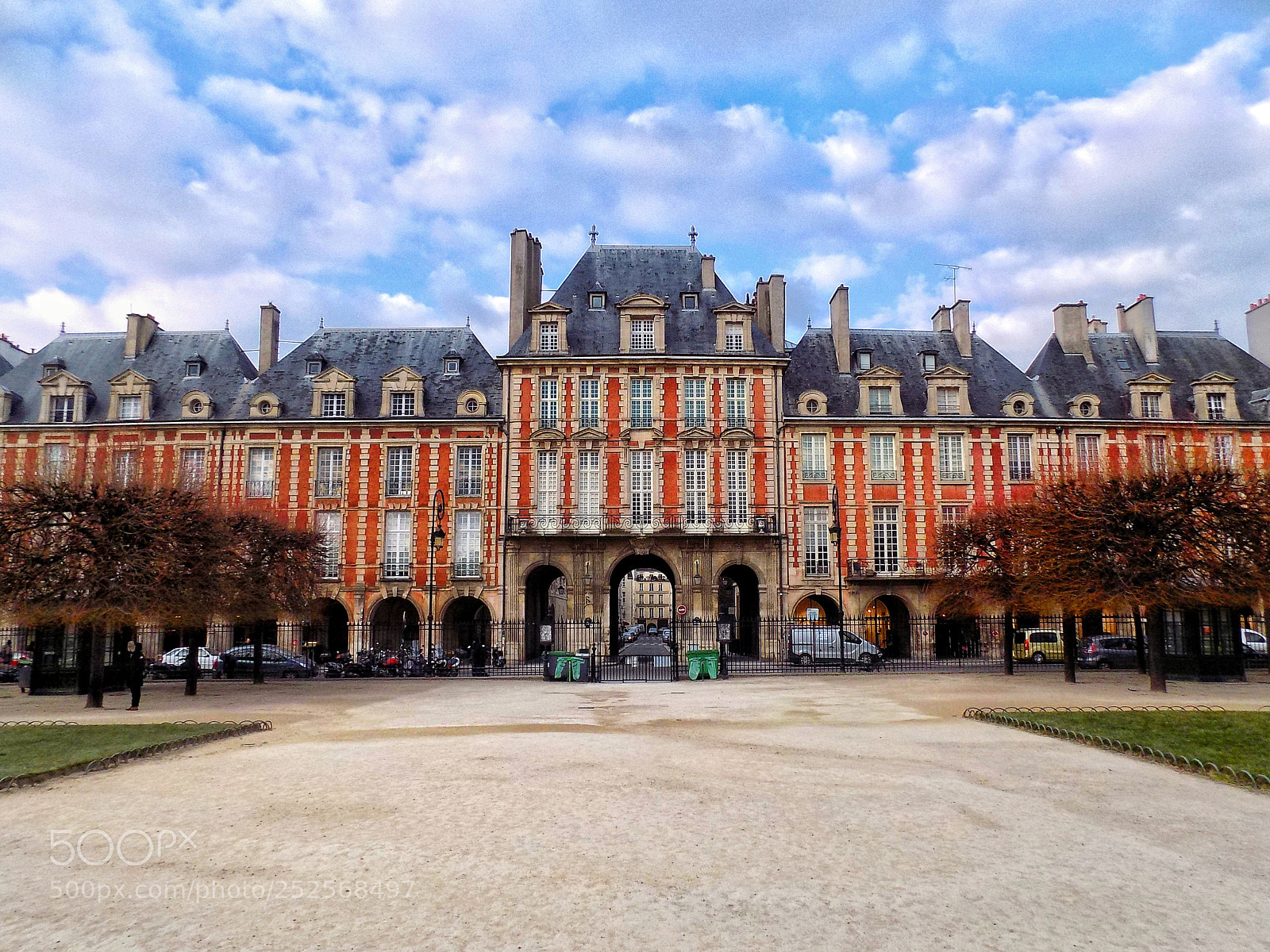 Nikon COOLPIX L340 sample photo. Place des vosges photography