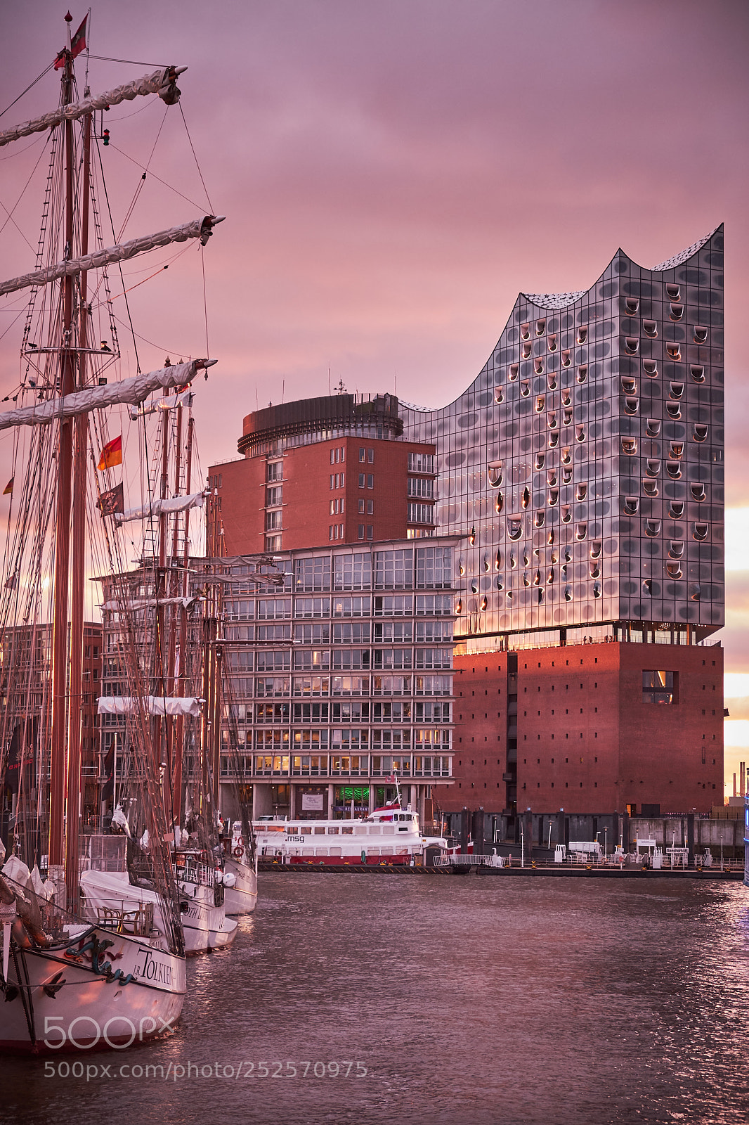 Fujifilm X-T2 sample photo. Elbphilharmonie photography