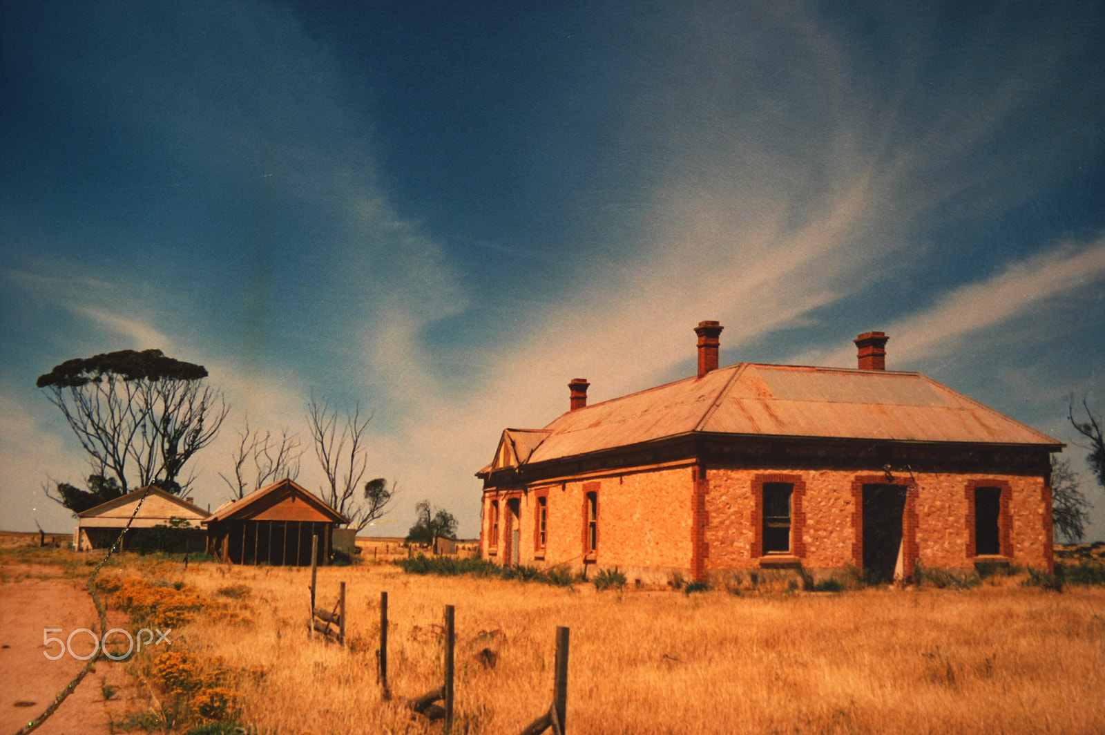 KONICA MINOLTA DYNAX 5D sample photo. Old house photography