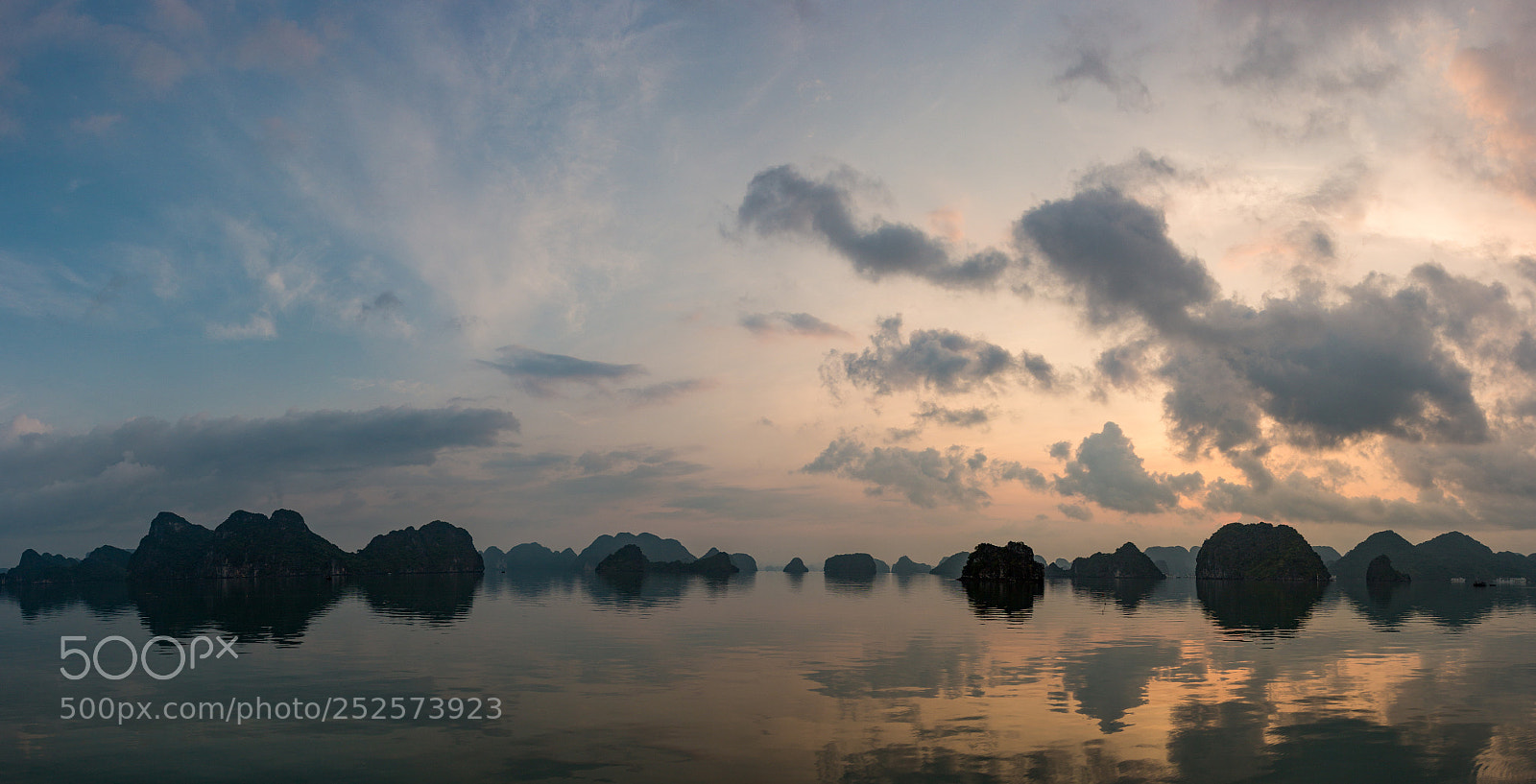 Canon EOS 700D (EOS Rebel T5i / EOS Kiss X7i) sample photo. Sunrise over ha long photography