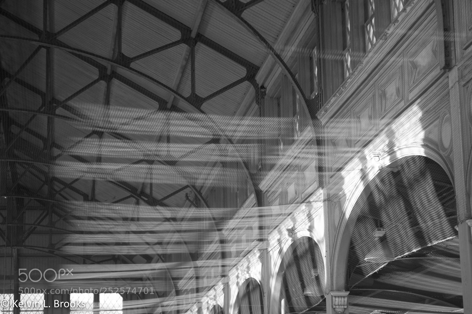 Canon EOS 350D (EOS Digital Rebel XT / EOS Kiss Digital N) sample photo. Hallway photography