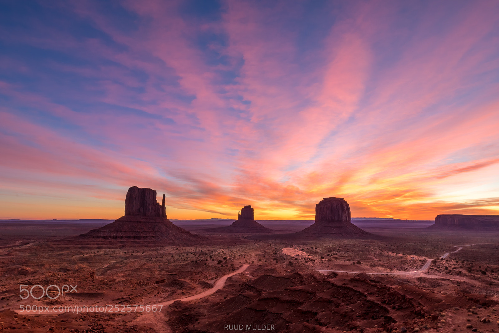 Canon EOS 5D Mark IV sample photo. Early morning monument valley photography