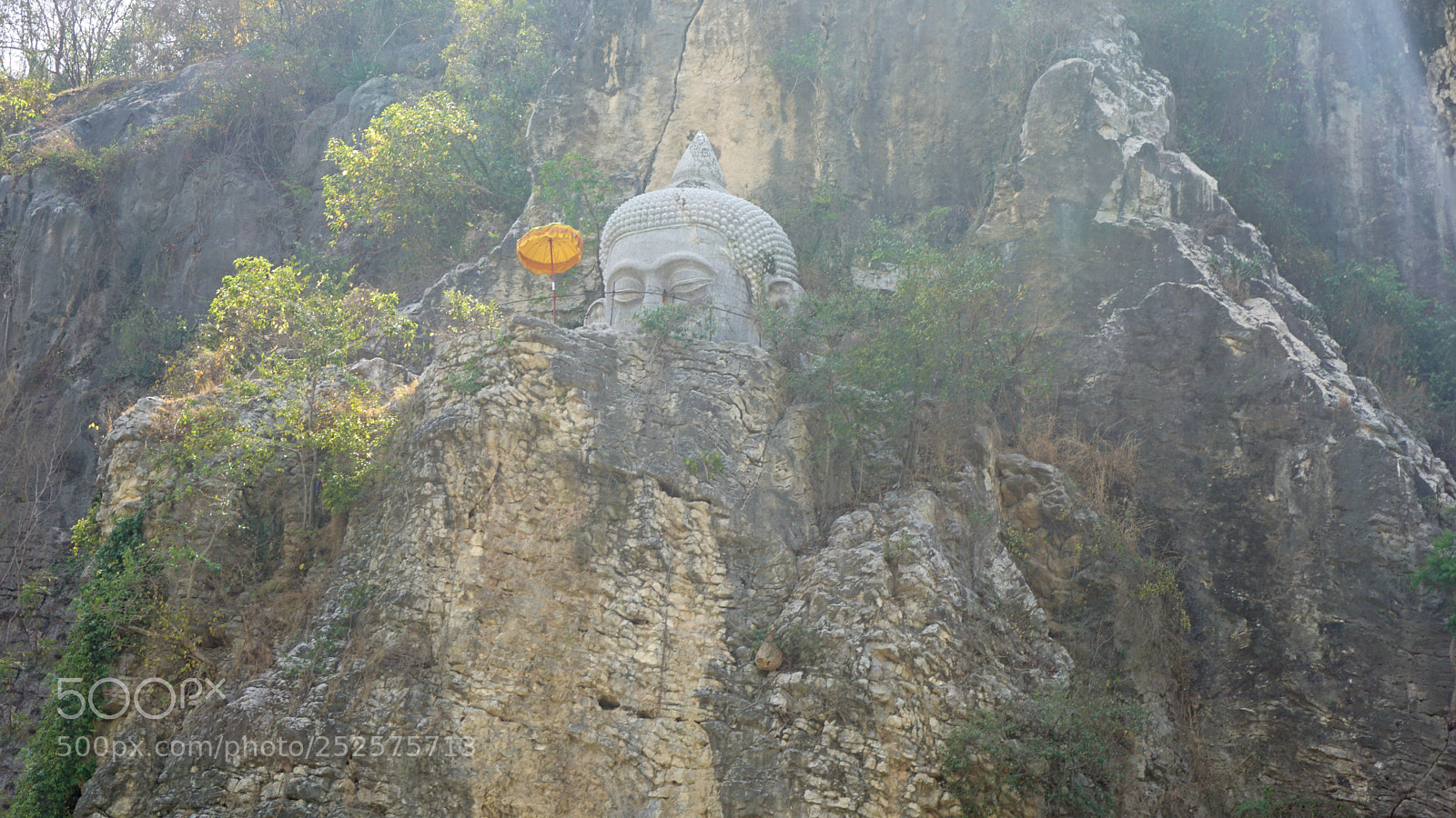Sony a6000 sample photo. Phnom sampeau bat cave photography