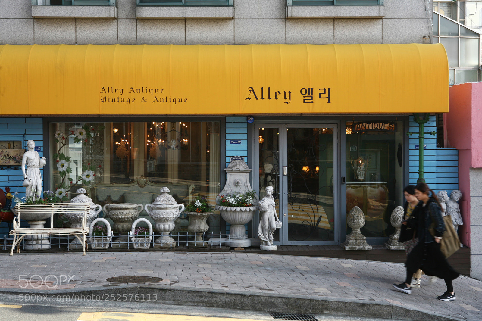 Canon EOS 5D sample photo. Itaewon photography