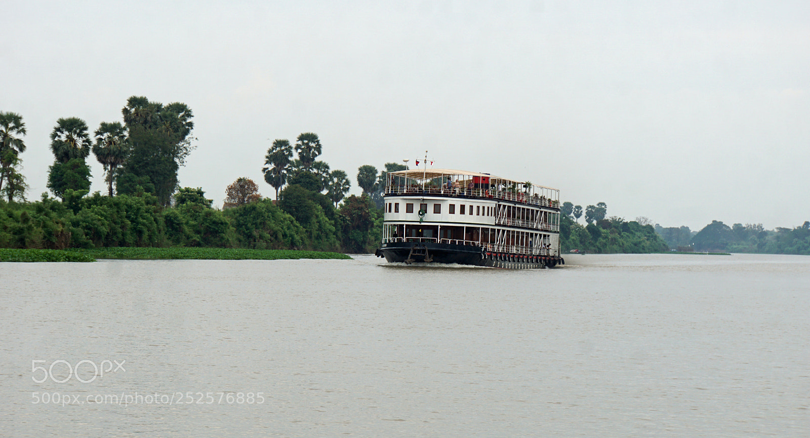 Sony a6000 sample photo. Tonle sap river druise photography