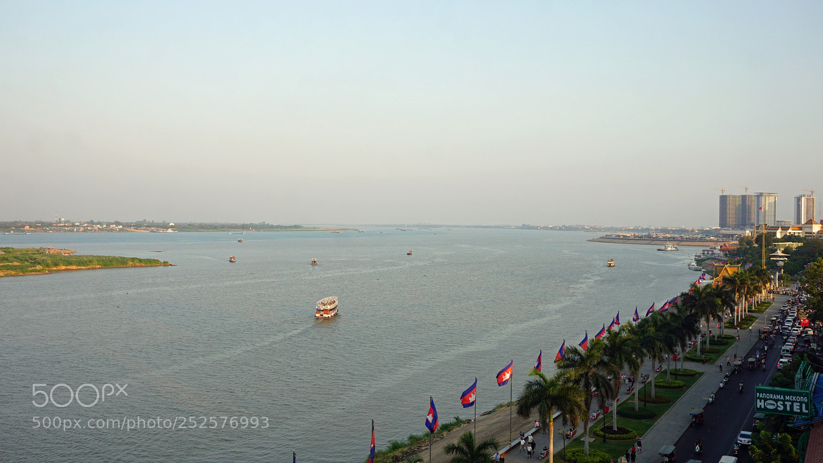 Sony a6000 sample photo. Phnom penh riverside photography