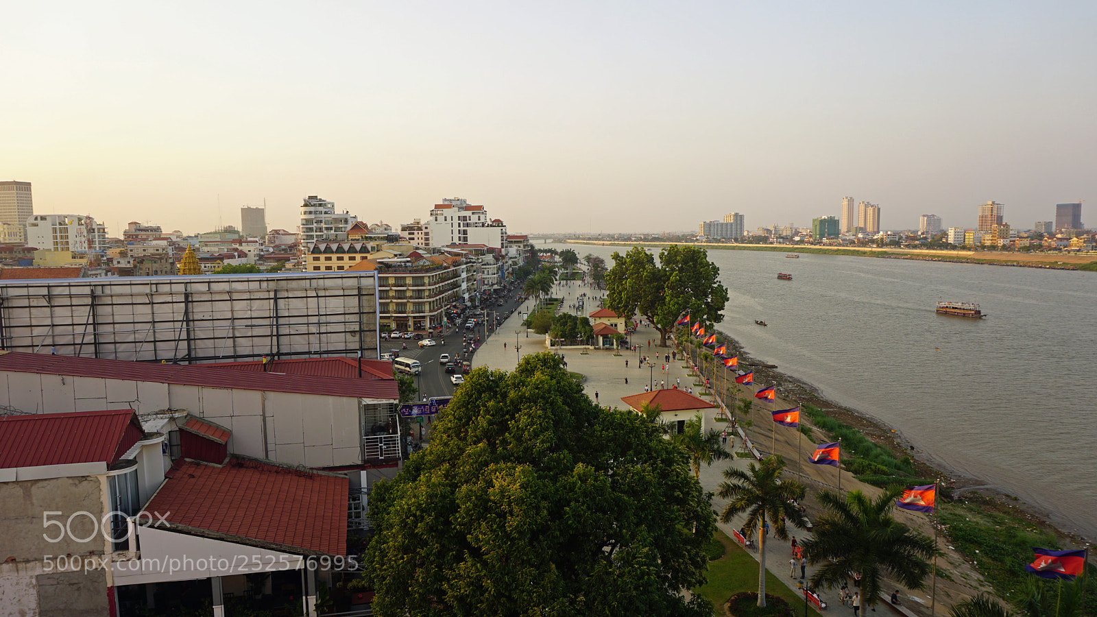 Sony a6000 sample photo. Phnom penh riverside photography