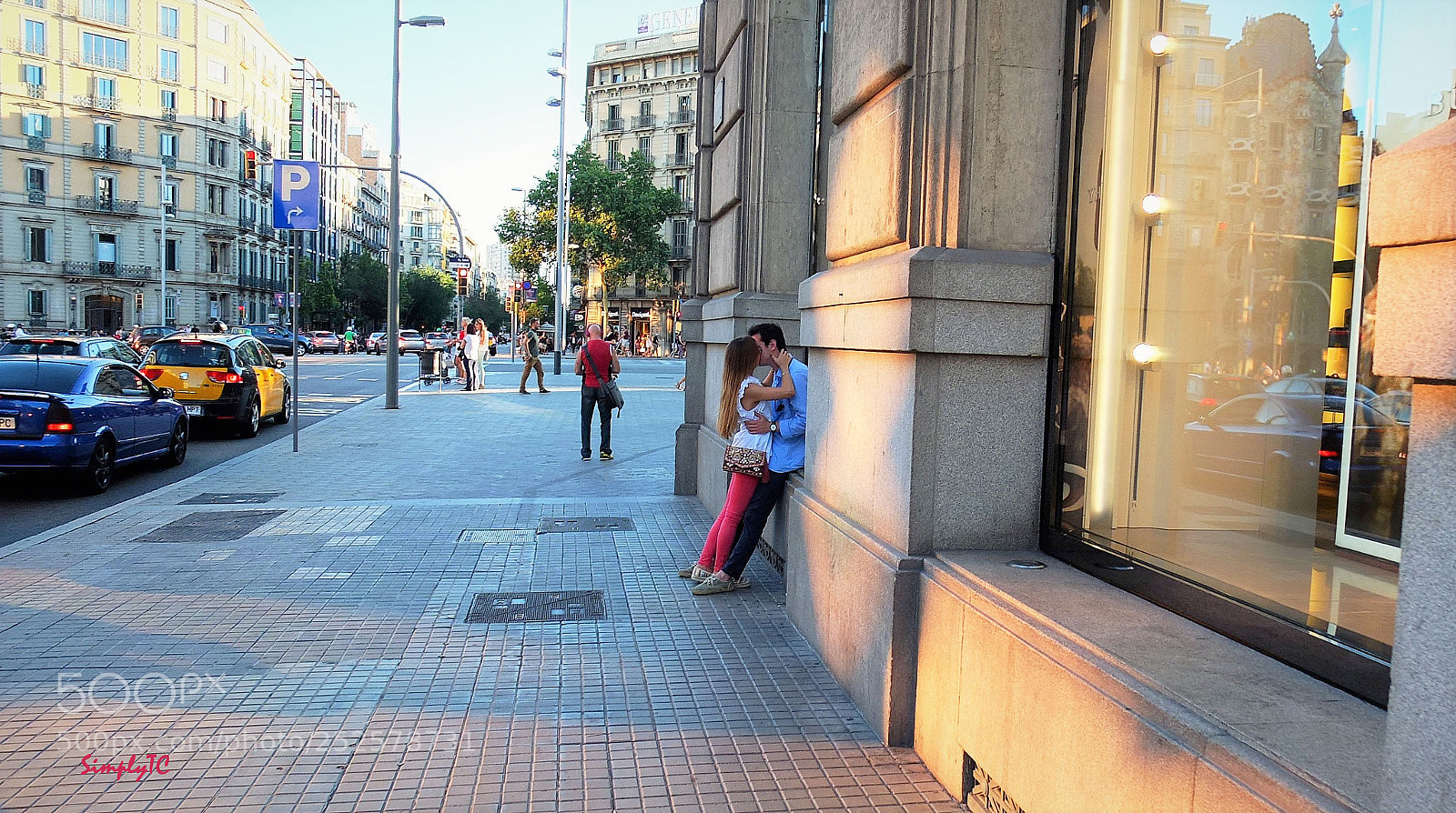 Fujifilm X10 sample photo. Barcelona lovers photography