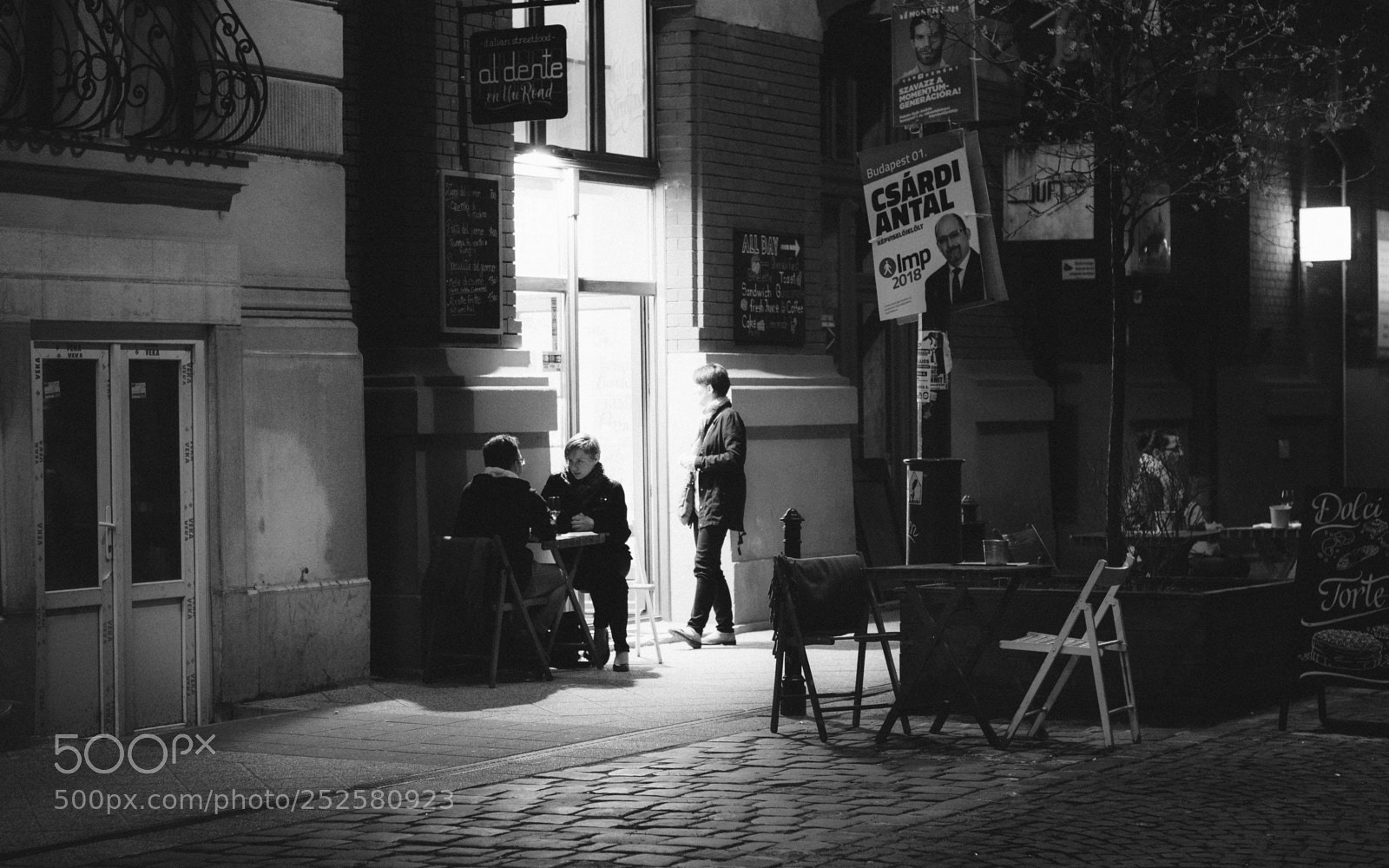 Nikon D7200 sample photo. Night café photography