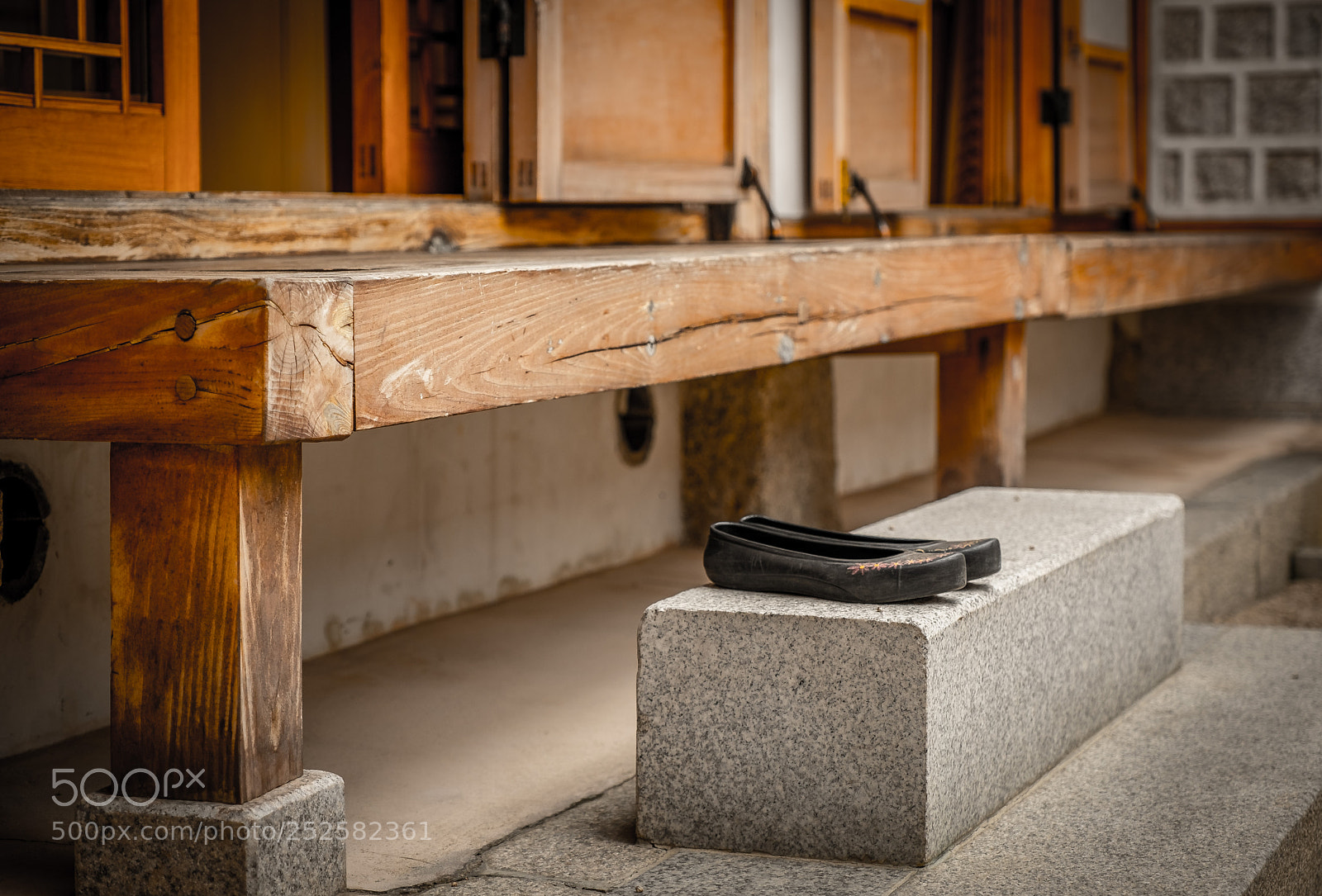 Fujifilm X-T20 sample photo. Shoes on the block photography