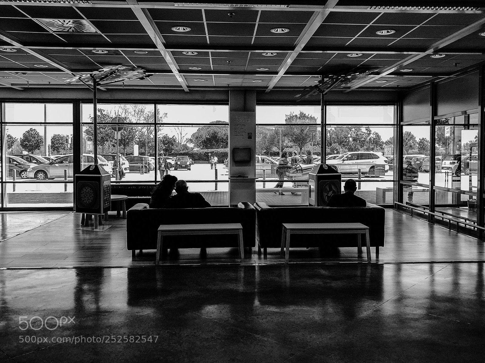 Apple iPhone X sample photo. Waiting room photography