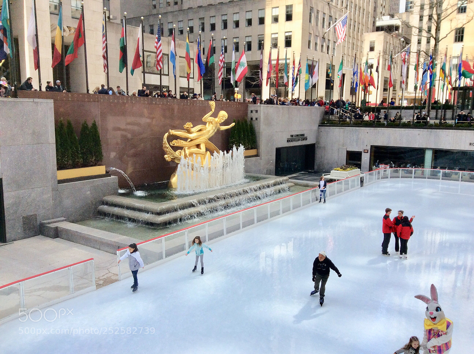 Apple iPad mini 2 sample photo. Having fun at rockefeller photography