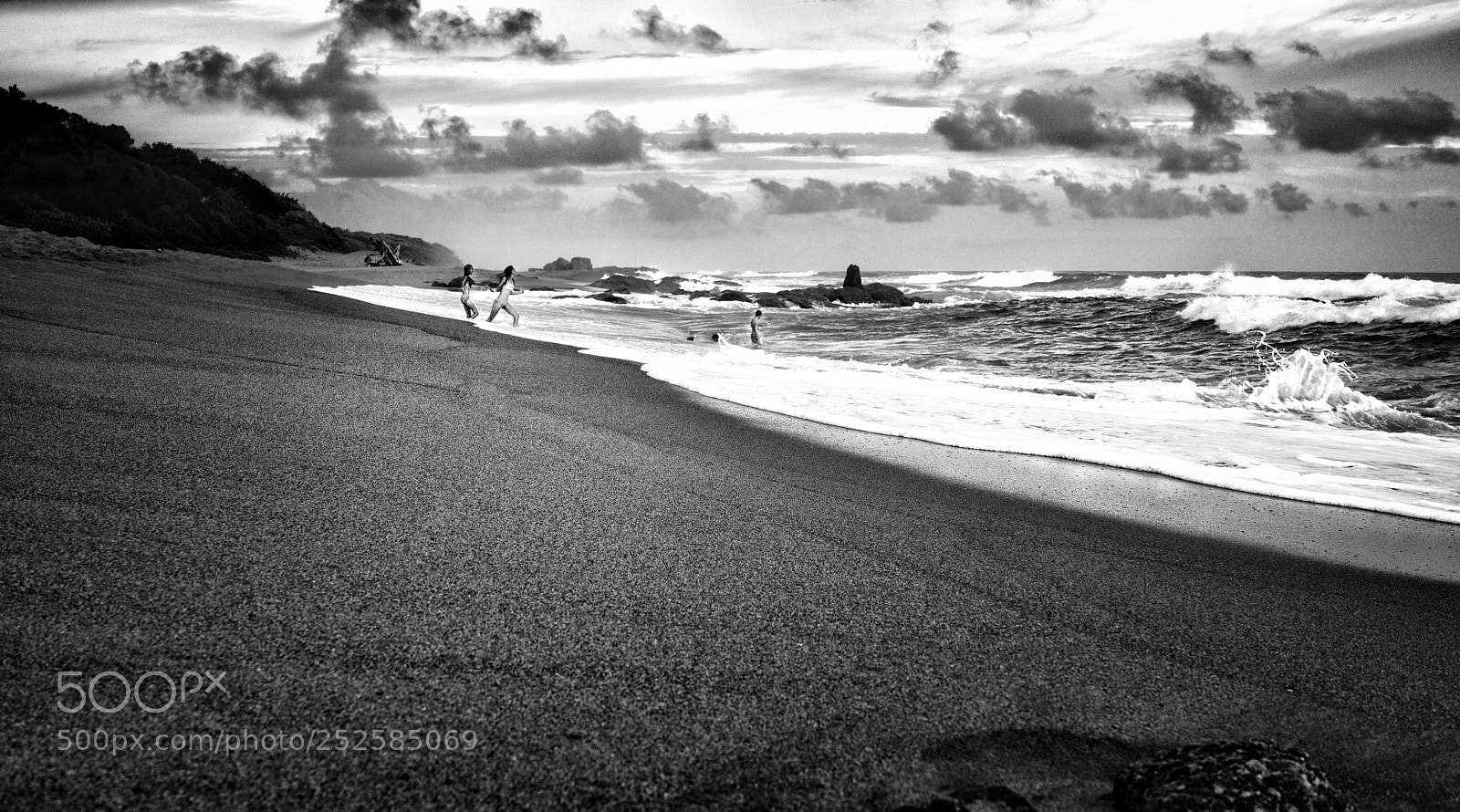 Sony Cyber-shot DSC-RX1 sample photo. Frolicking in the sea photography