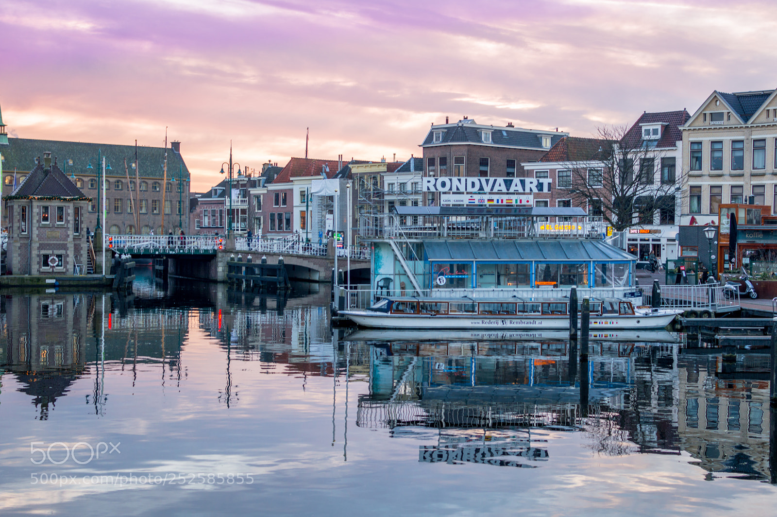 Nikon D3200 sample photo. Rondvaart in leiden photography