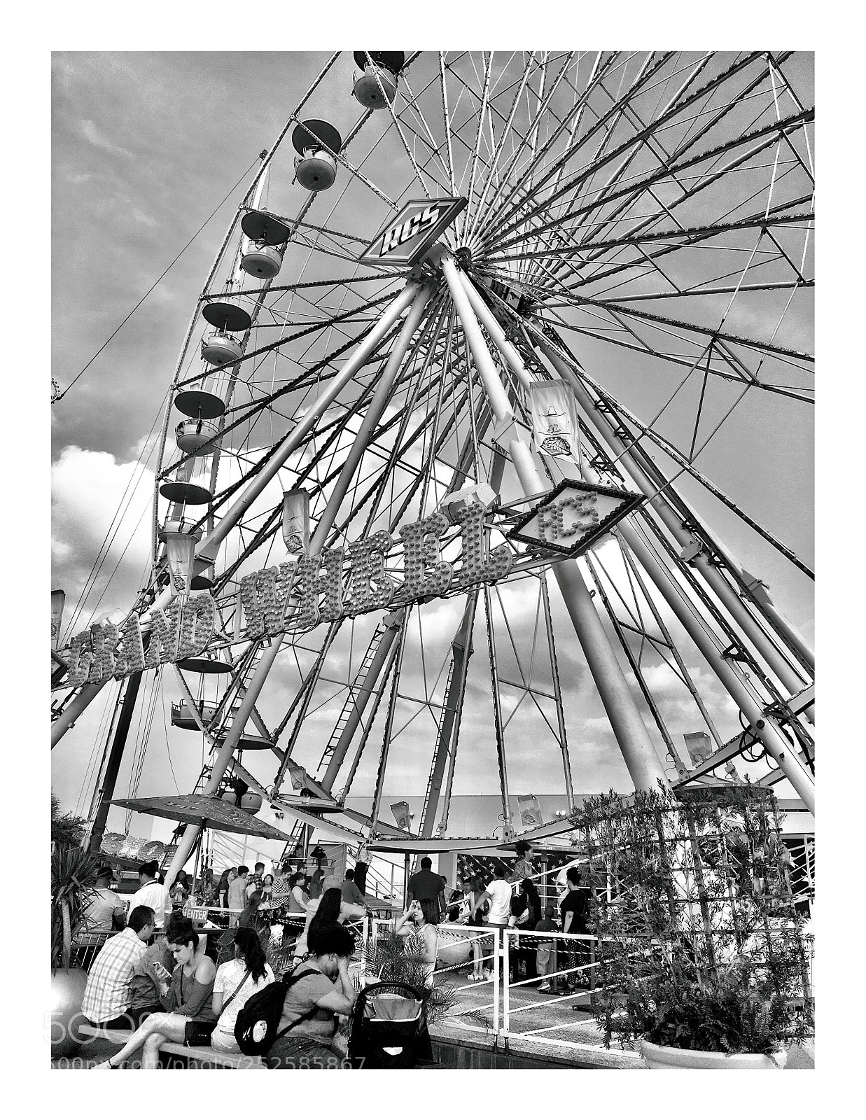 Apple iPhone 6s Plus sample photo. #grandwheel photography