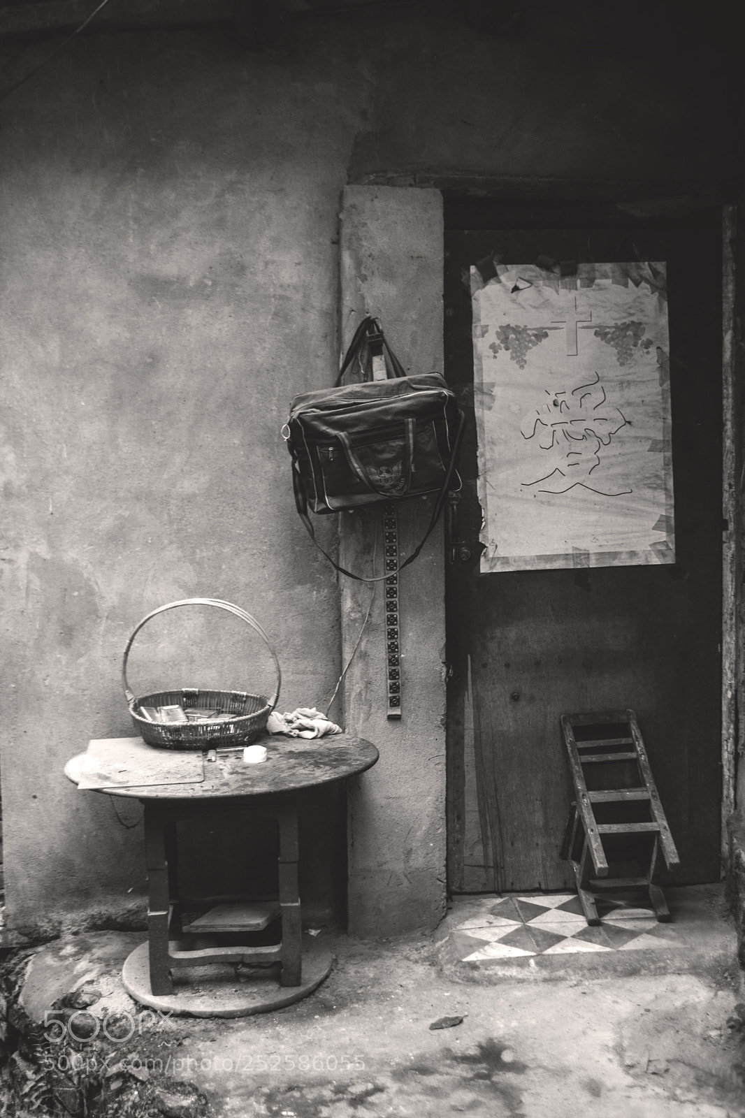 Canon EOS 5D Mark II sample photo. Wall of the old photography