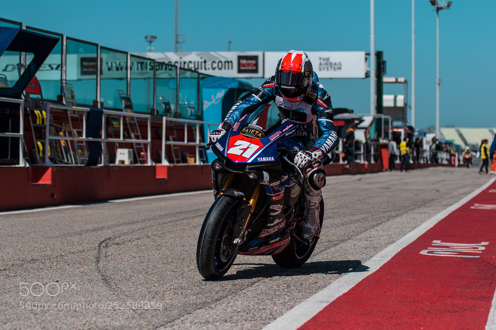 Canon EOS 7D Mark II sample photo. Pit photography