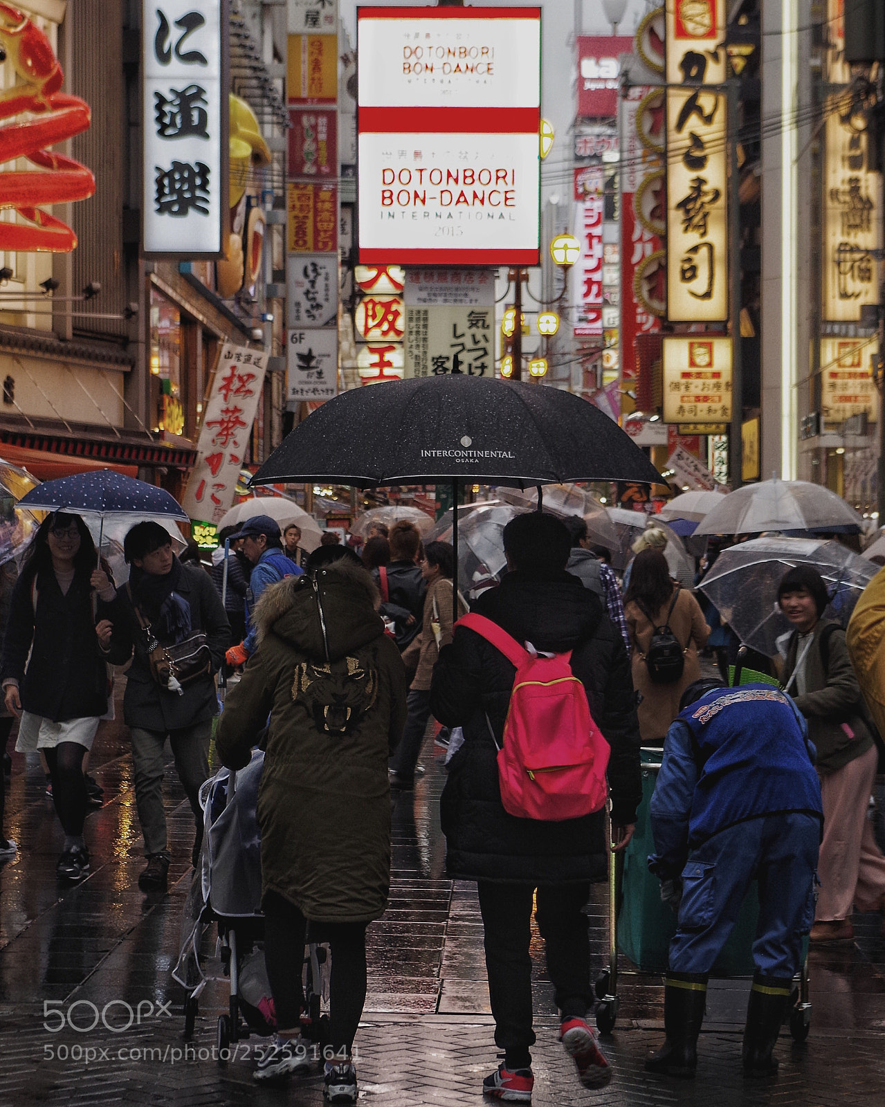 Pentax K-50 sample photo. Osaka street photography